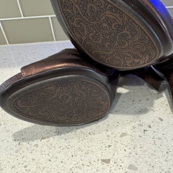 Sofft "Pavia" Metallic Copper Heels in Size 9M - Picture 8 of 10